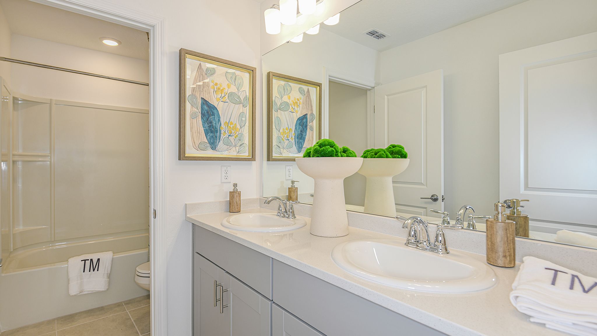 Brookland-Park-Redbud-0860-16x9-primarybath