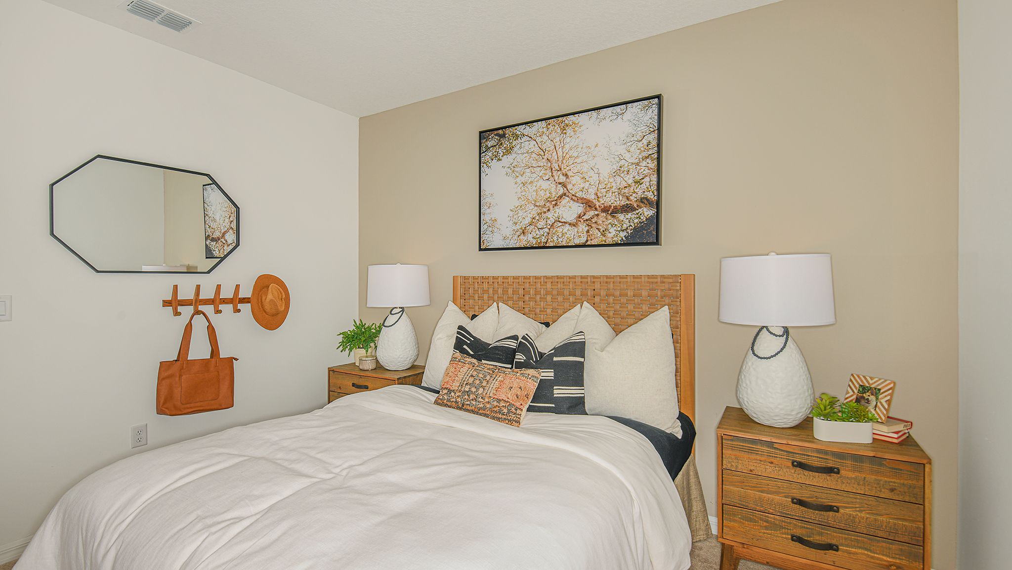 Brookland-Park-Seneca-0799-16x9-bedroom