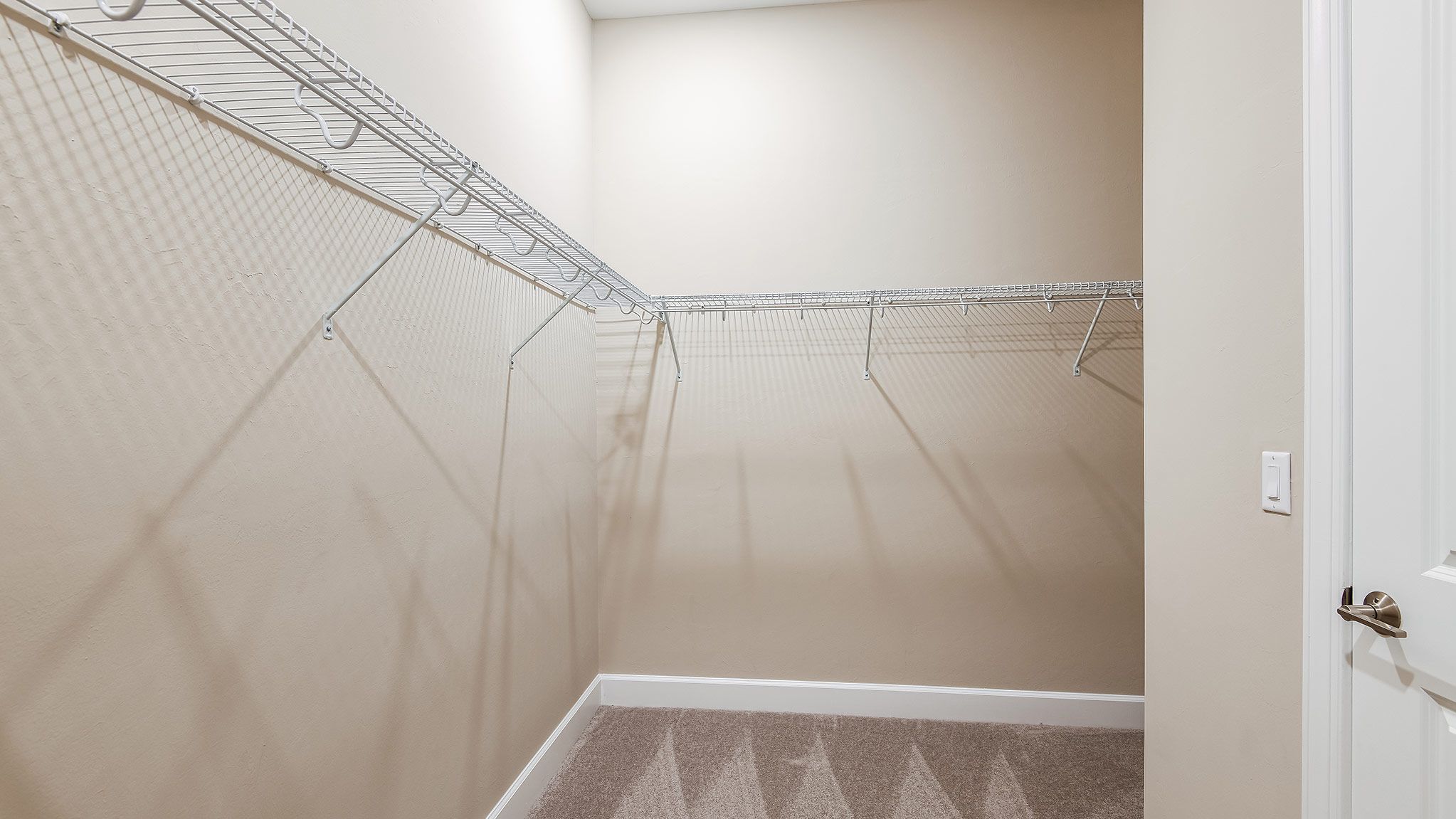 Esp-Lake-Club-Assuro-Lot-557-11912-Noveli-Cou...