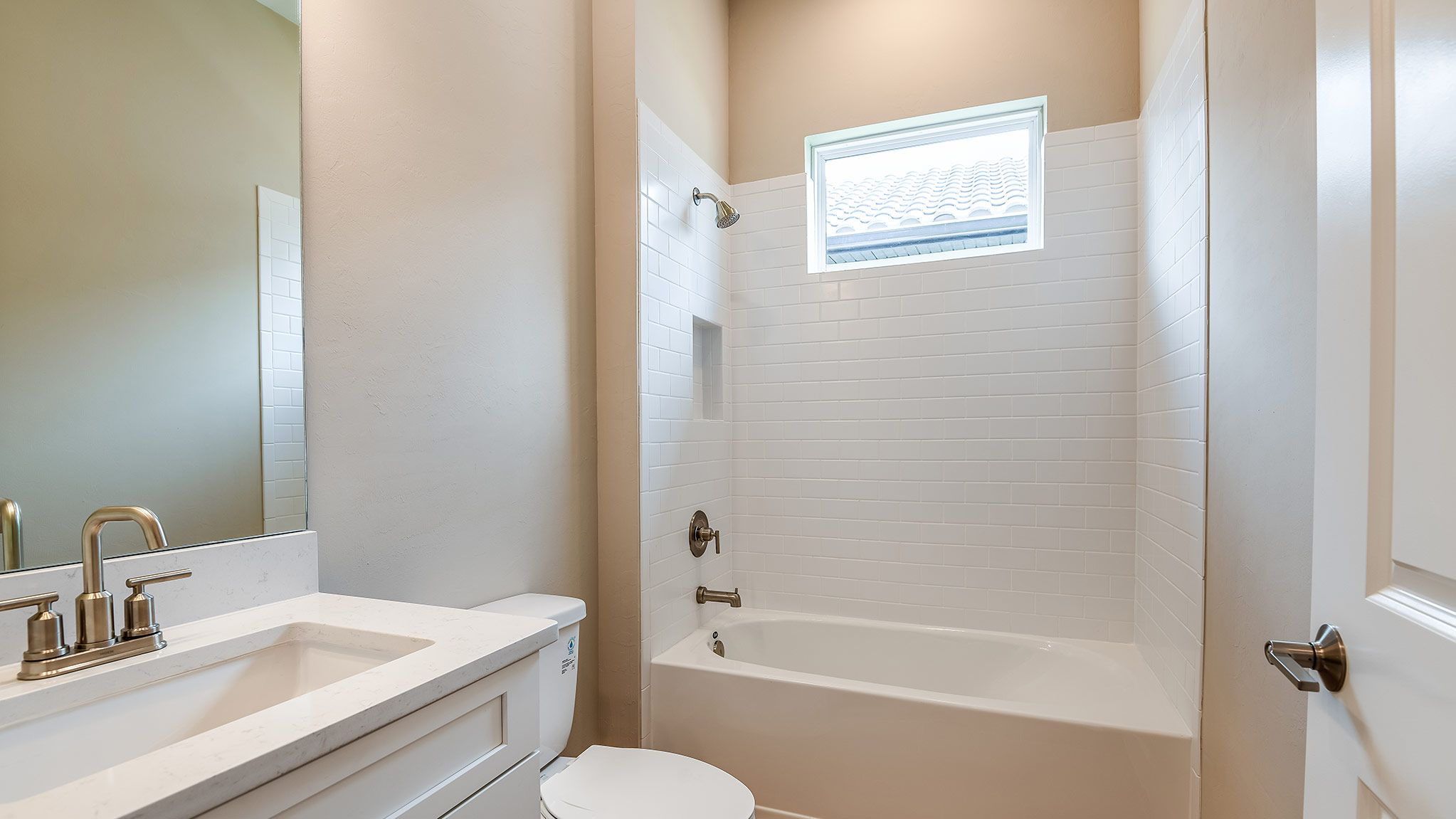 Esp-Lake-Club-Assuro-Lot-557-11912-Noveli-Cou...