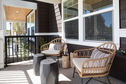 Seattle_Woodside_E1_FrontPatio