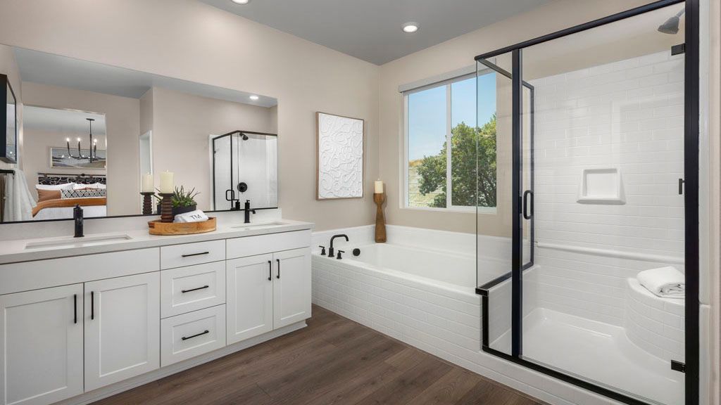 Plan11_Siena_Viola_PrimaryBathroom_6888aa-1024x576