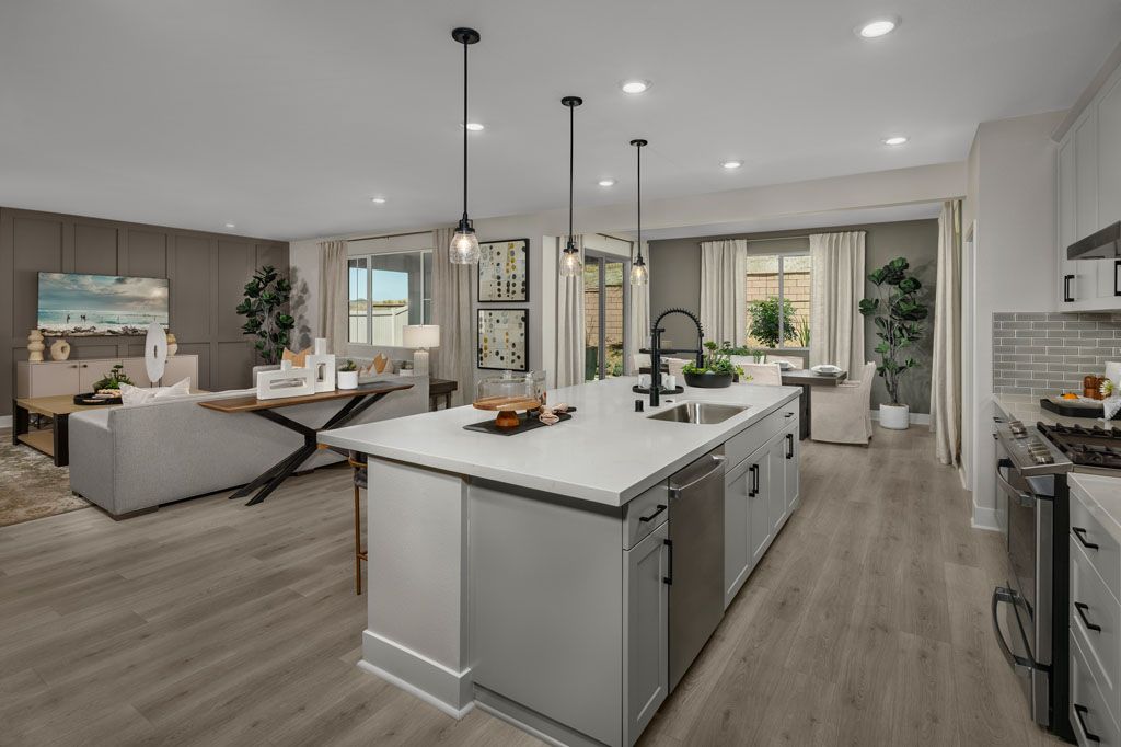 Pla10_Siena_Viola_GreatroomDiningKitchen_1242...