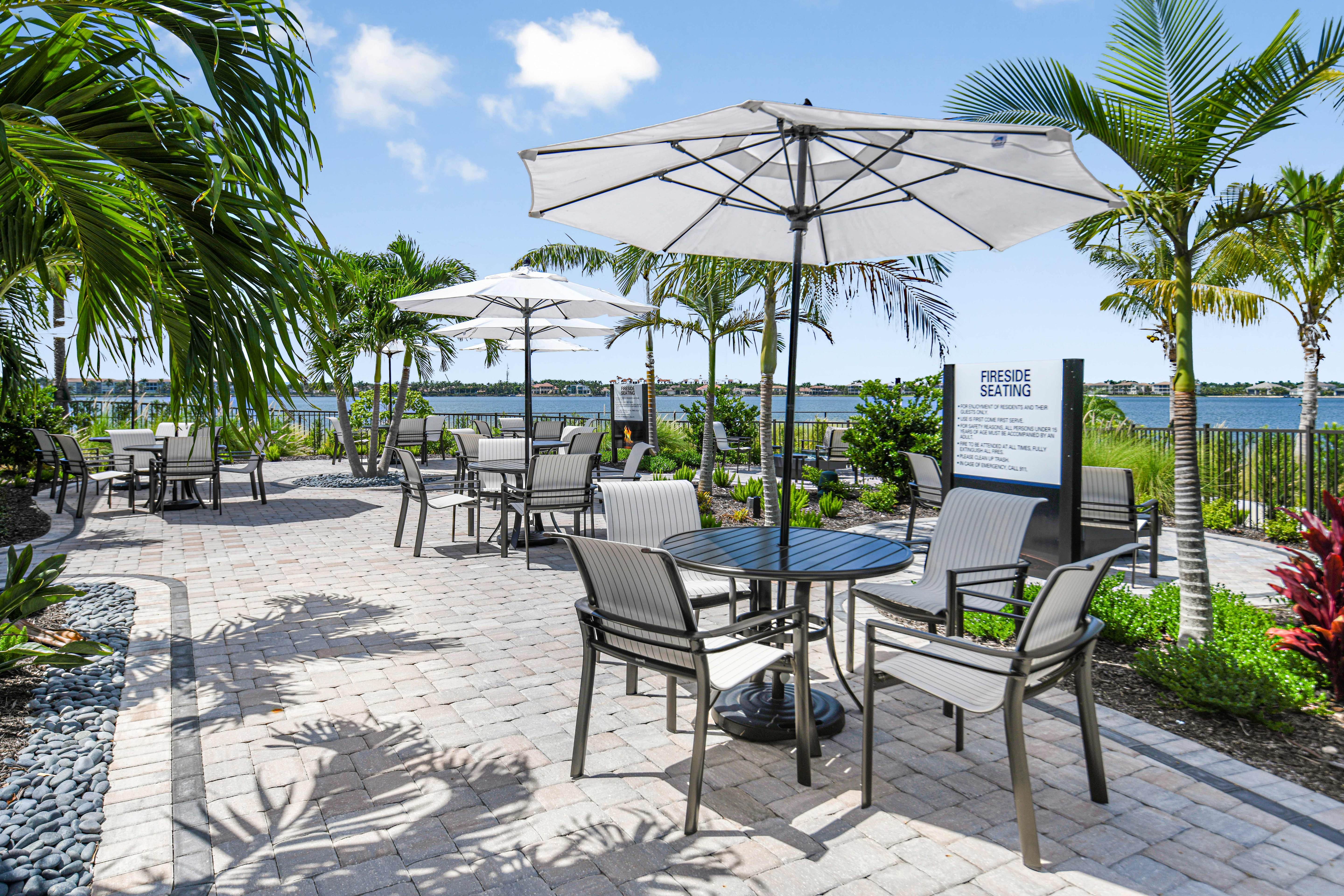 Esplanade at Lake Club Bahama Bar ...
