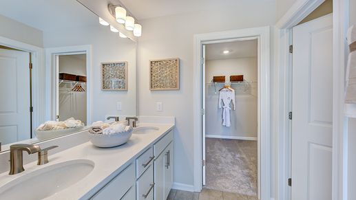 Owner's suite bath