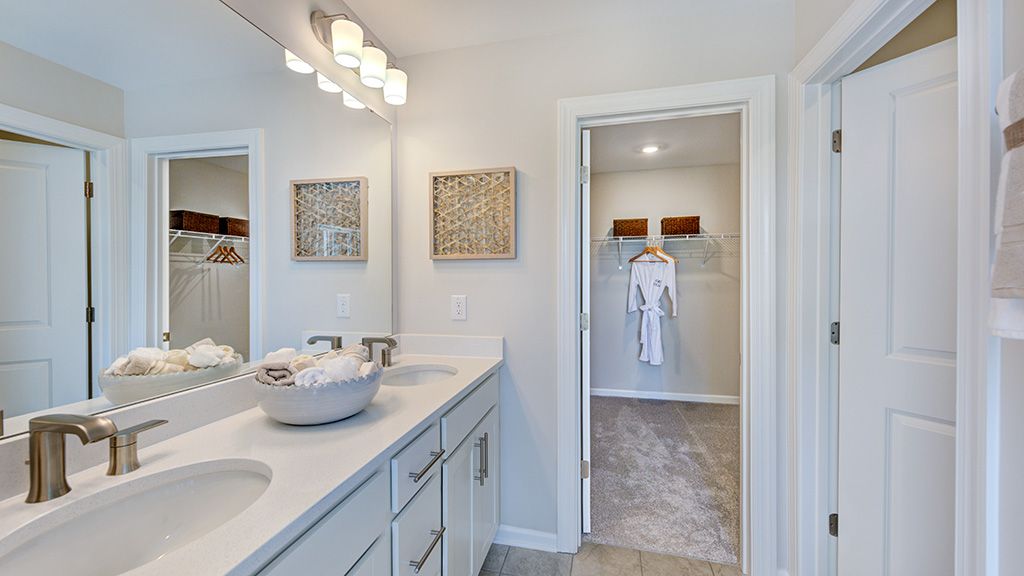 Owner's suite bath