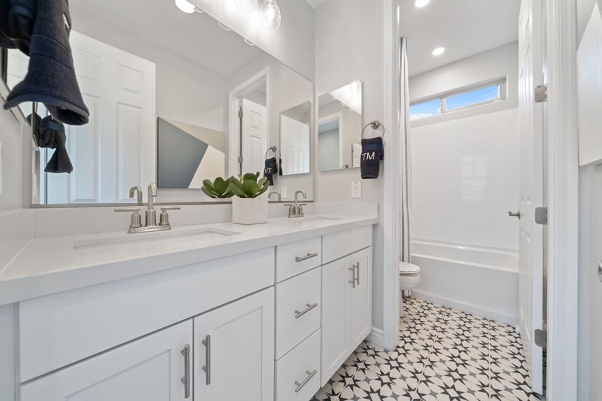 Parkside Almeria_RM2 Bath 2