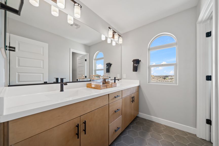 Parkside Los Cielos RM4 Bathroom 2