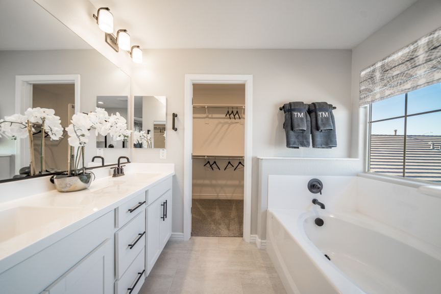 Parkside Villas RM3 Primary Suite Bath 1