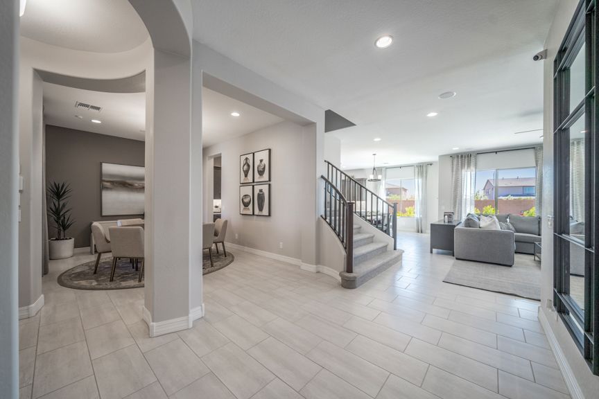 Allen Ranches Expedition HamptonFoyer Dining...