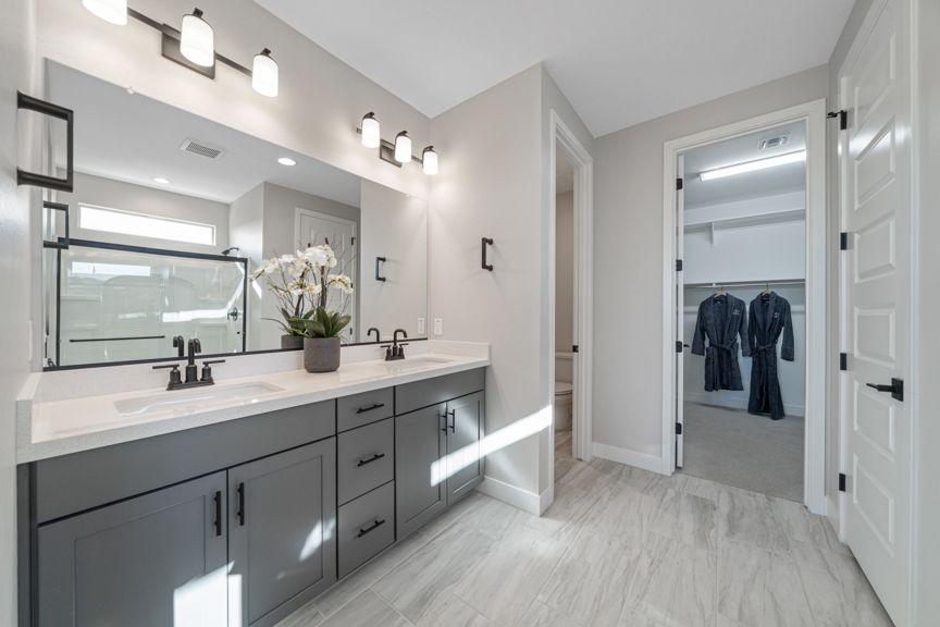 Lucero SandstonePrimary Bath  1