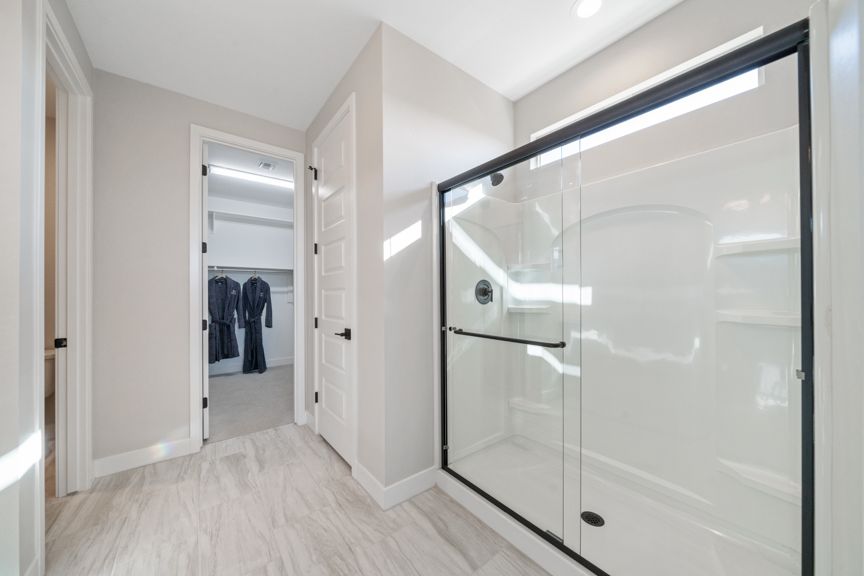 Lucero SandstonePrimary Bath  2