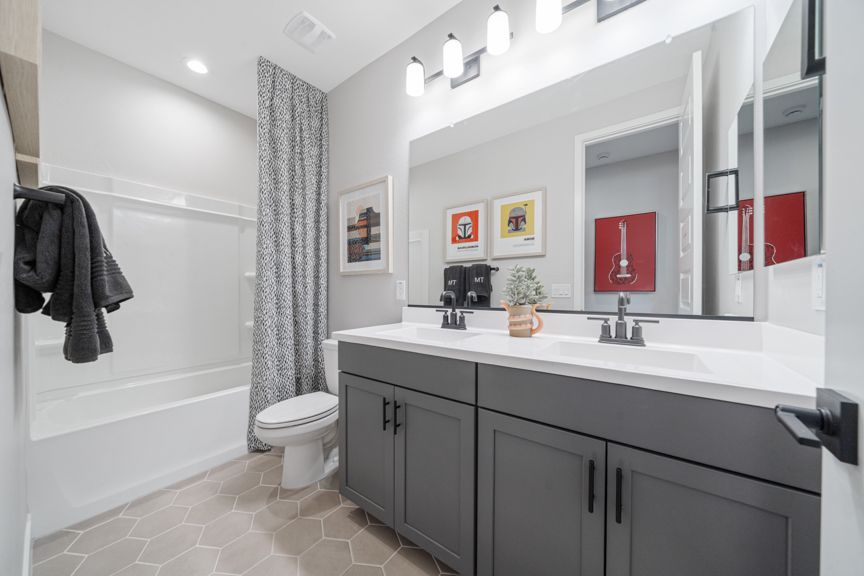 Lucero Sandstone_Bath 2