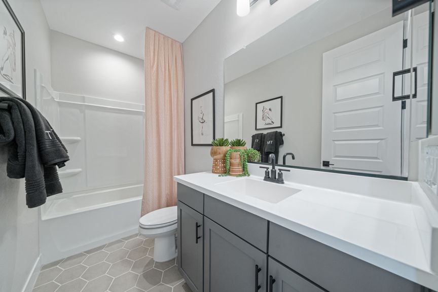 Lucero Sandstone_Bath 4