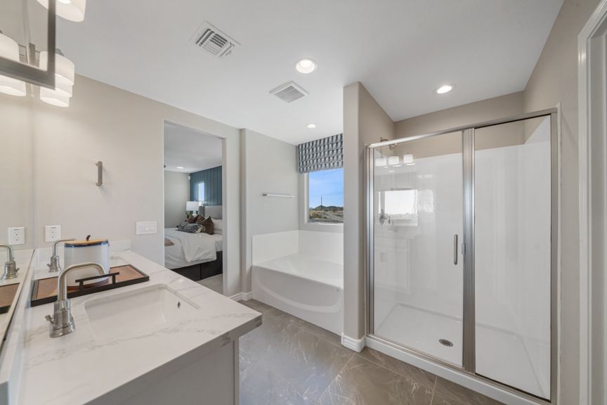 Lucero Discovery SiennaPrimary Bath  3