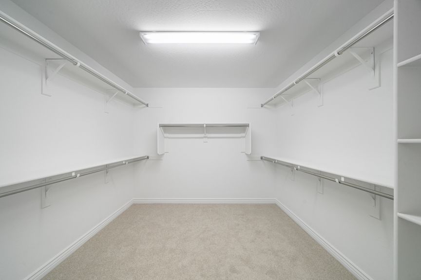 Lucero Discovery Sienna_Primary Walk-in Closet