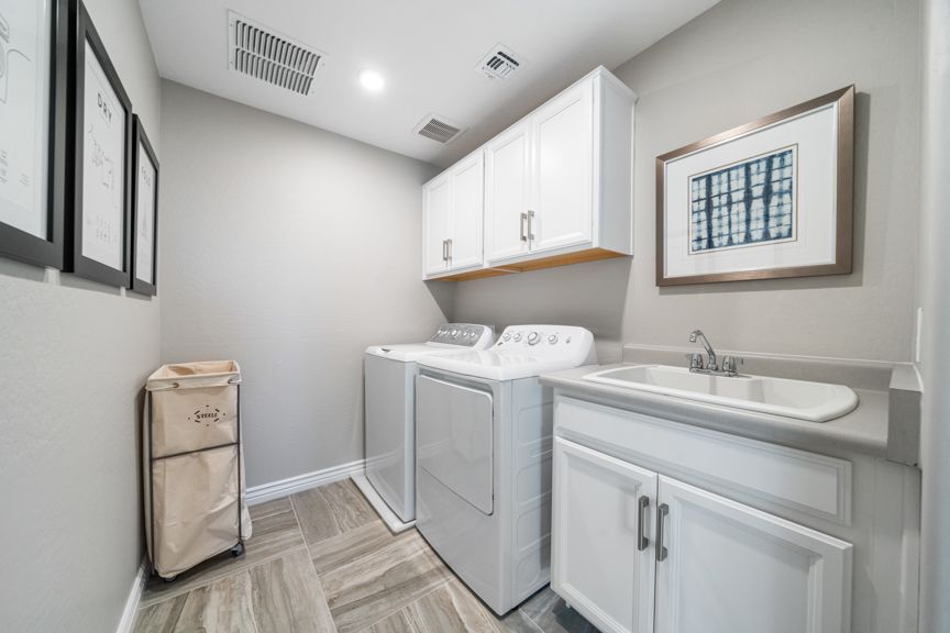 Lucero Discovery Sienna_Laundry