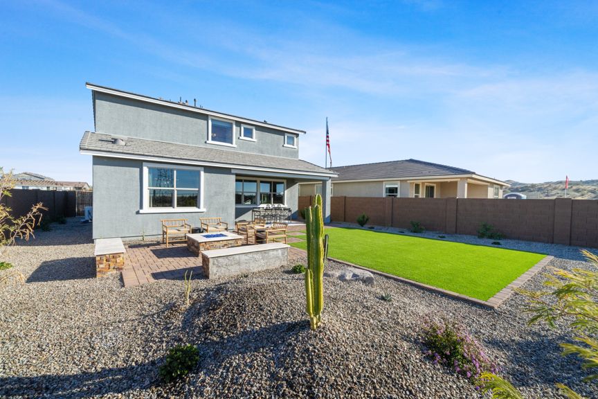 Lucero Discovery SiennaBackyard  2