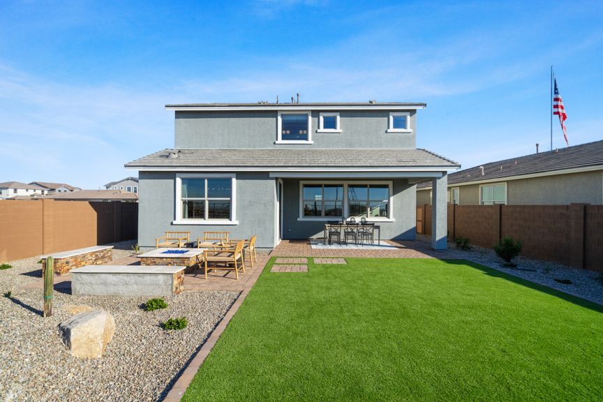 Lucero Discovery SiennaBackyard  3