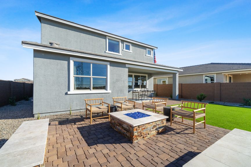 Lucero Discovery SiennaBackyard  4