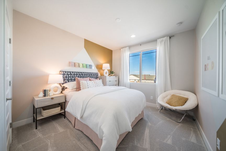 Hawes Encore RedwoodBed  2