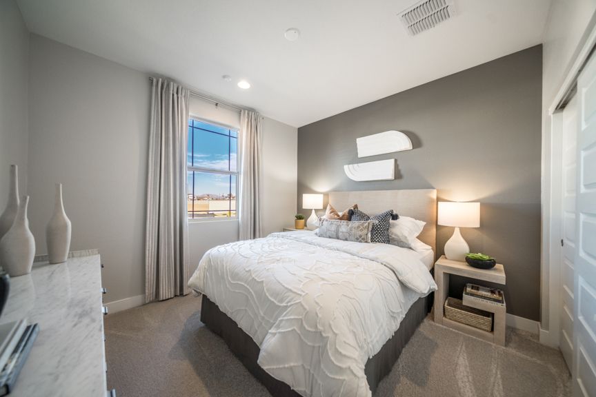 Hawes Encore Redwood_Bed 4