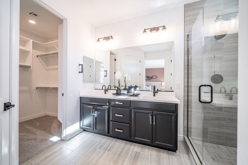 Hawes Encore Sapphire_Primary Bath 1