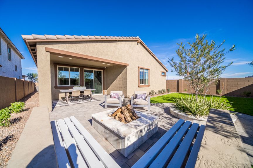 Hawes Encore Sapphire_Backyard 1