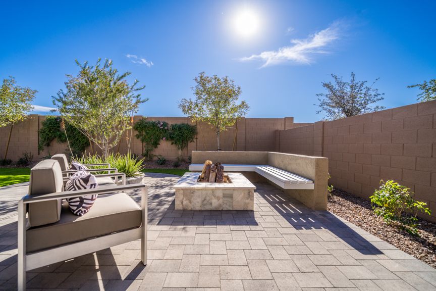 Hawes Encore Sapphire_Backyard 2