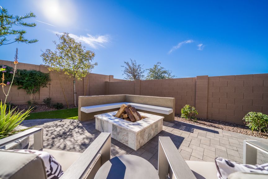 Hawes Encore Sapphire_Backyard 3