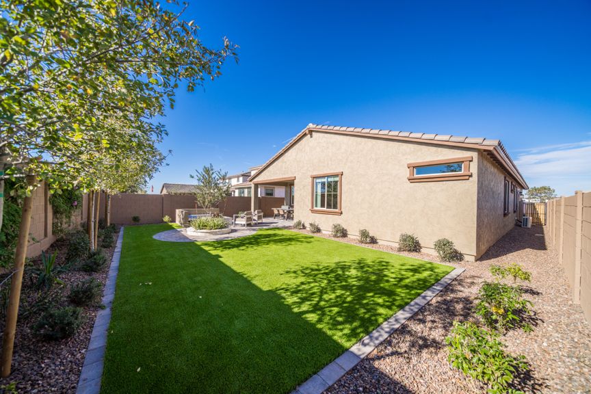 Hawes Encore Sapphire_Backyard 5