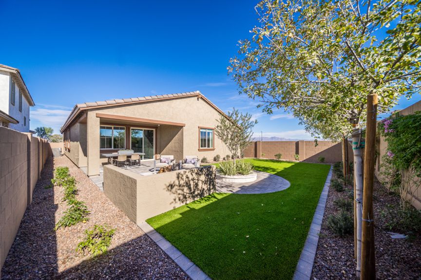 Hawes Encore Sapphire_Backyard 6