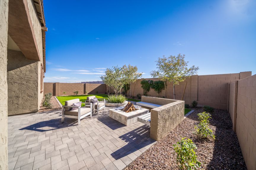 Hawes Encore Sapphire_Backyard 7