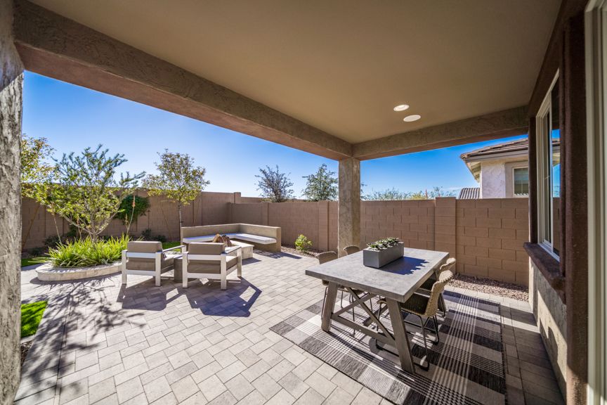 Hawes Encore Sapphire_Covered Patio 2