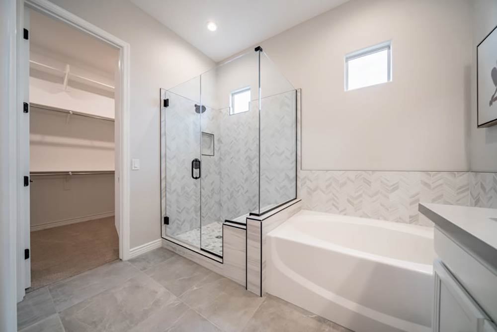 Hawes Landmark Windsor Primary Bath  2