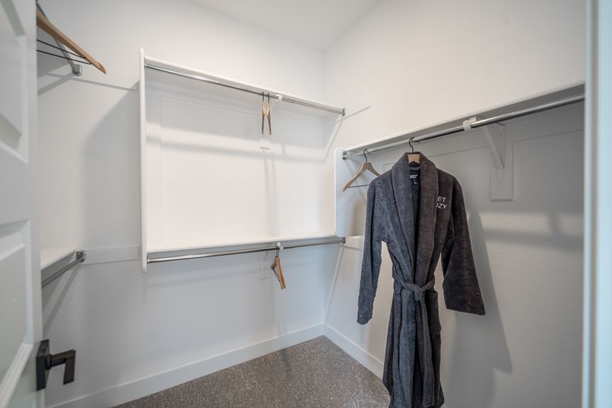 Hawes Ventur I_Jasper Primary Walk-in Closet