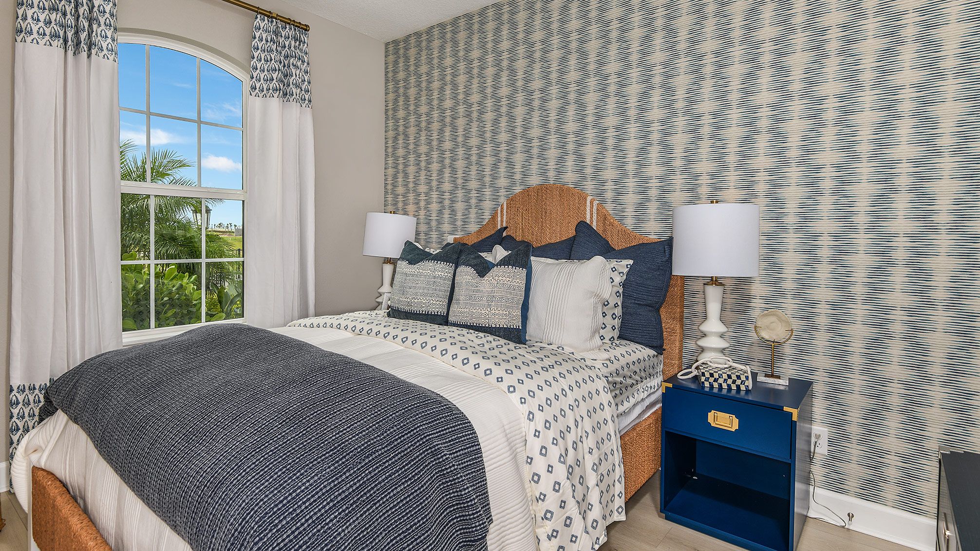 Esp-at-Azario-LWR-Arezzo-8160-16x9