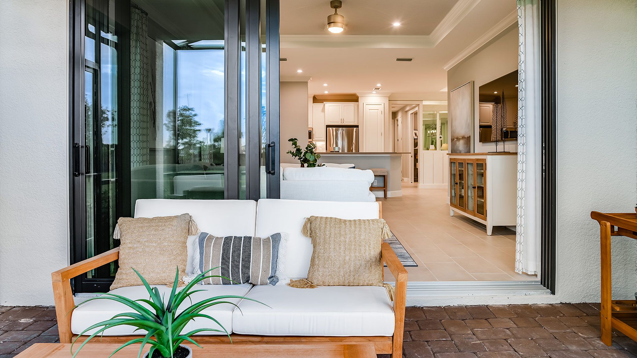 Esp-at-Azario-LWR-Ibis-7730-16x9