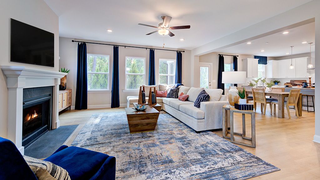 Gathering room to casual dining