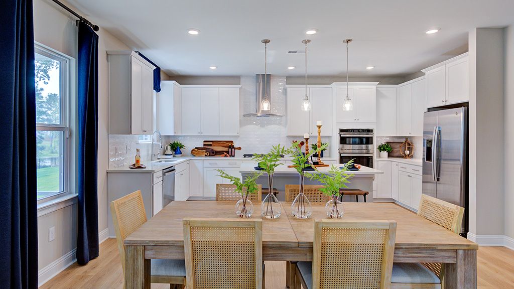 Casual dining to kitchen