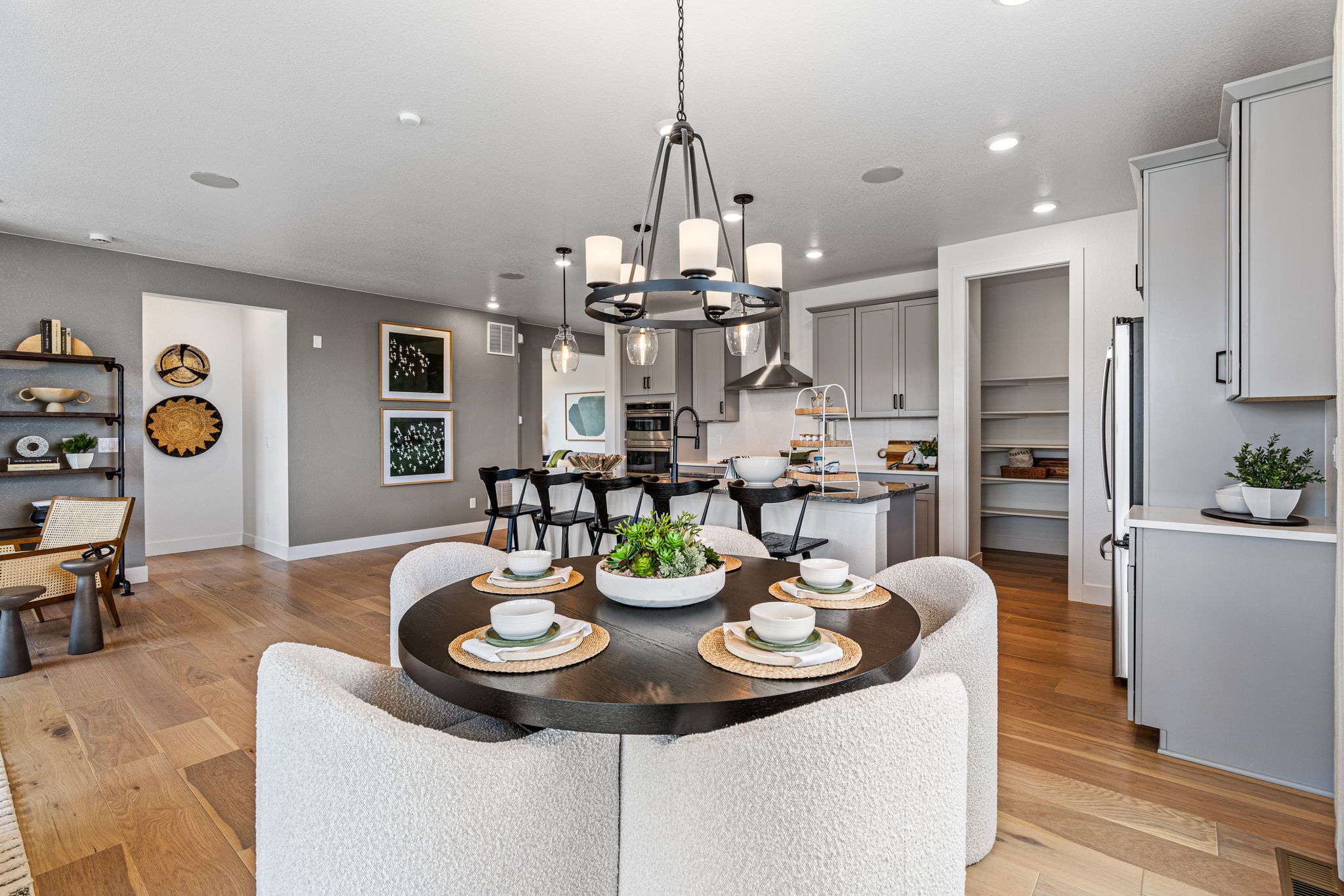 010-9209-Russell-Cir-Print