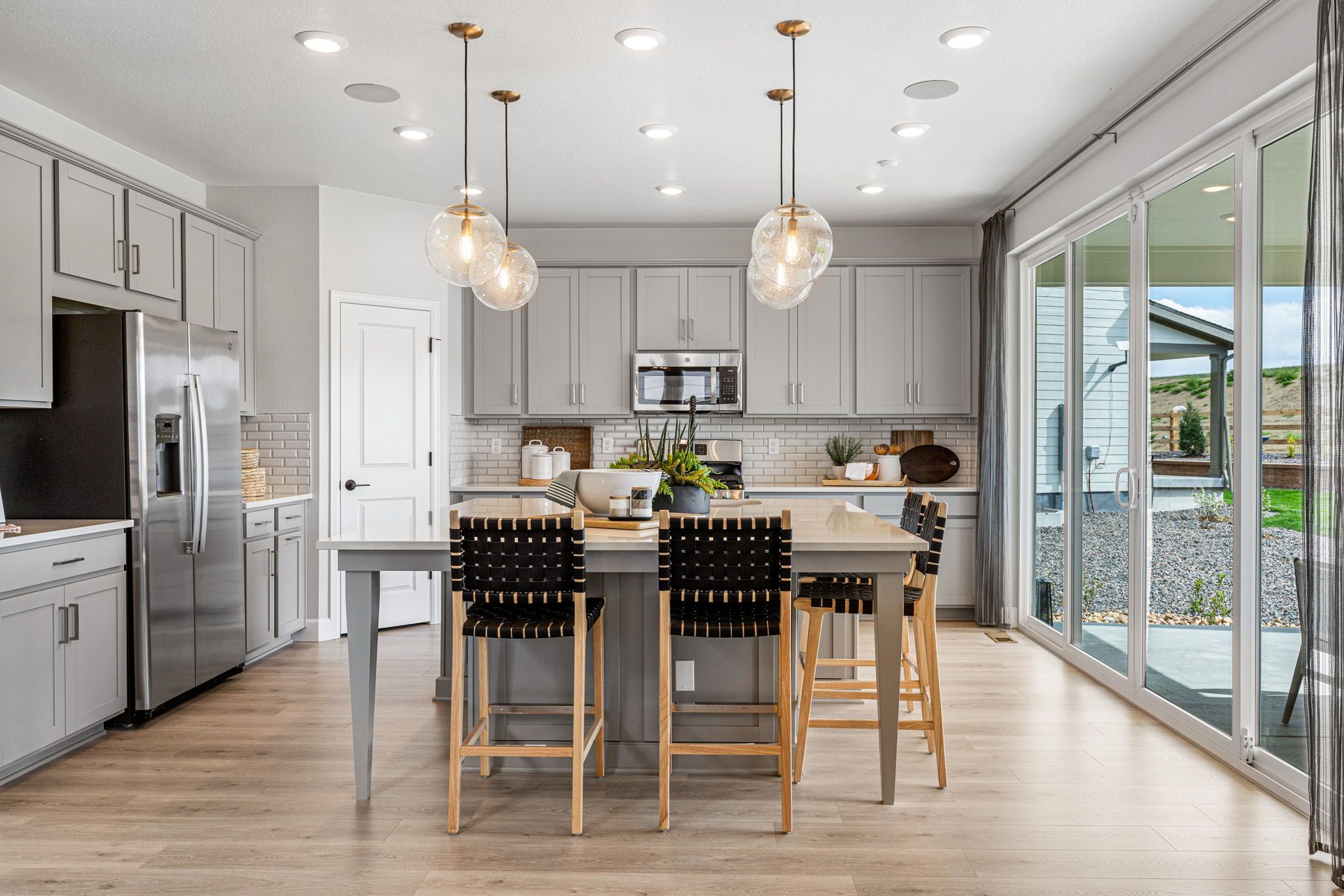 014-9229-Russell-Cir-Print