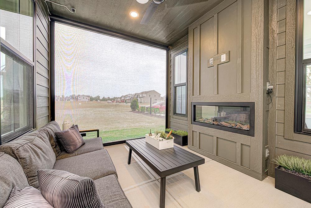 2886-evergreen-ave-23-covered-atrium