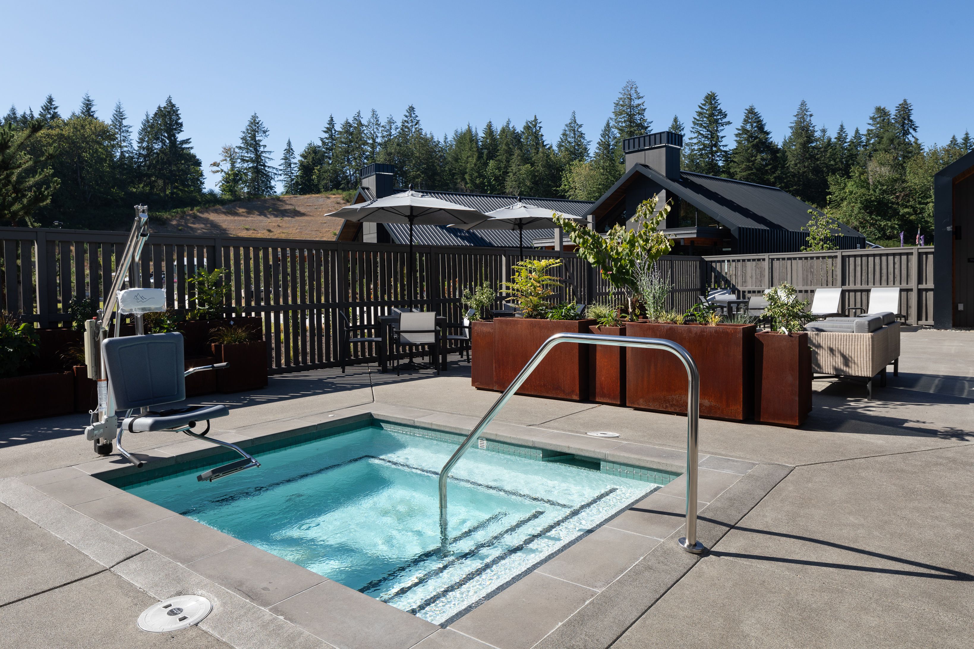 Ovation at Oak Tree_The Villages Outdoor Spa