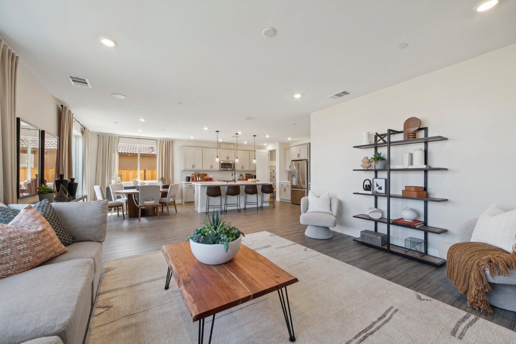 Mulberry Great Rm Dining Kitchen