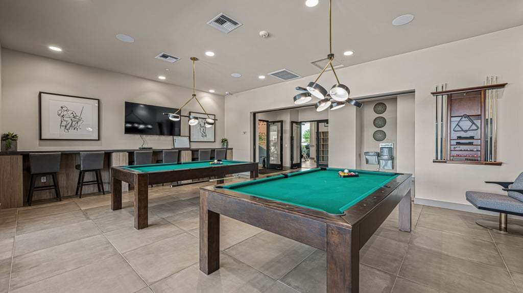 10-custom-Ovation Clubhouse-10