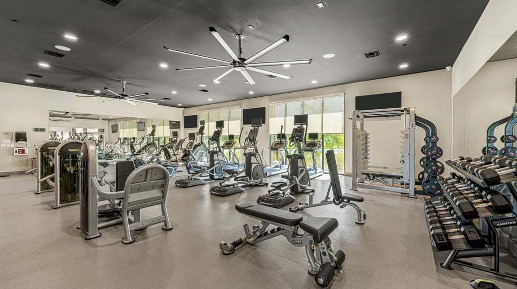 14-custom-Ovation Clubhouse-14