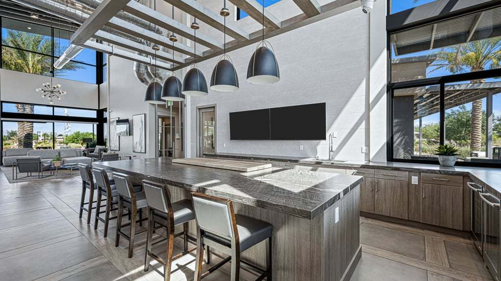 19-custom-Ovation Clubhouse-19