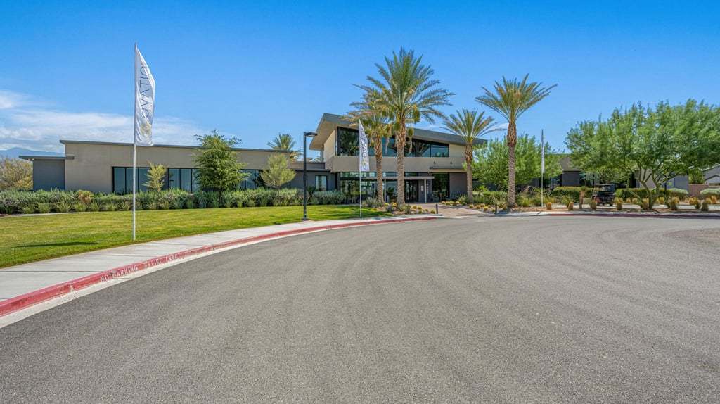 1-custom-Ovation Clubhouse-1