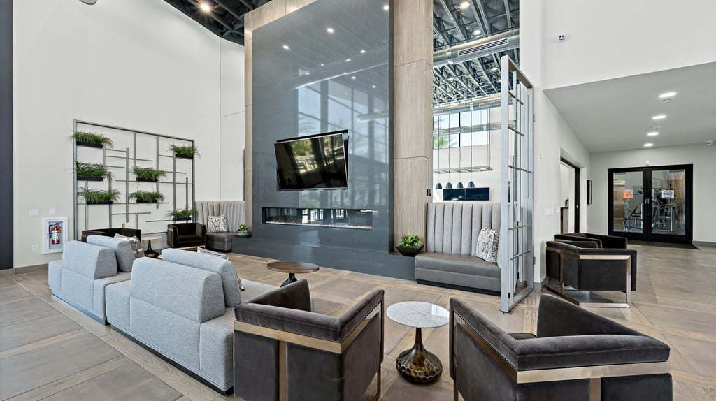 23-custom-Ovation Clubhouse-23